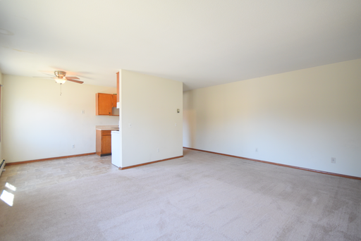 Big Sunny Top Floor One Bedroom – photo 1