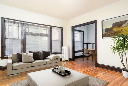 Super Hardwood One Bedroom – photo 1