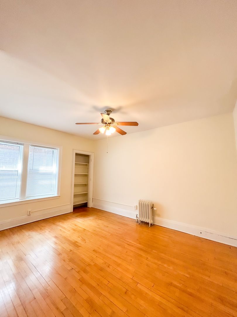 Minneapolis Apartment: 1810/12 Bryant Ave S