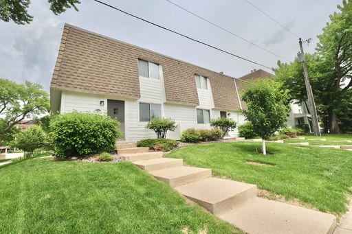 2,000 sq. foot 3 bedroom Townhome – photo 1