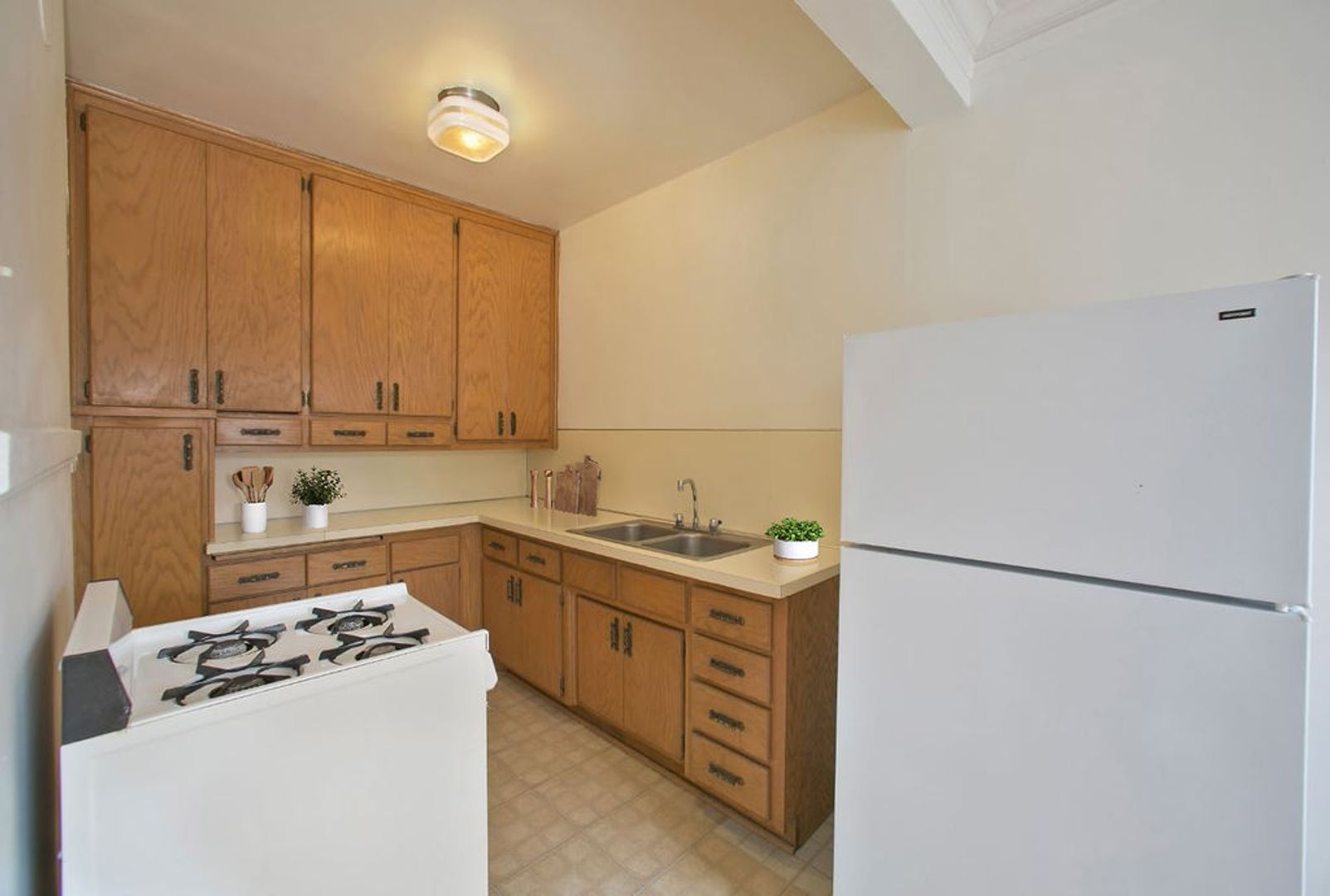 Minneapolis Apartment: 2600 Pleasant Ave S