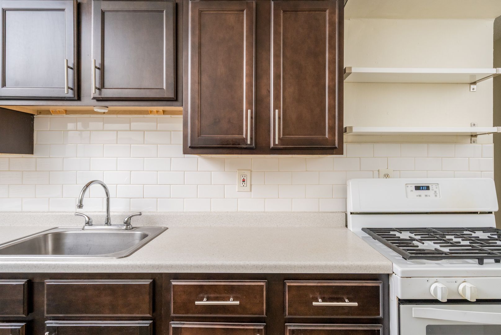 S Minneapolis Apartment: 1619 Lagoon Ave