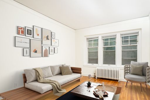 Calling All LAKE LOVERS! 1 BR Vintage Haven on Dean Parkway! – photo 1