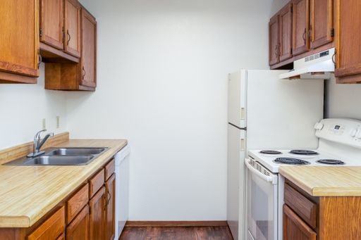 Standard corner style 2BR (938 sq. ft.) on 2nd floor with balcony.