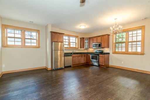 Awesome Spacious Remodeled One Bedroom -Historic Summit Hill – photo 1