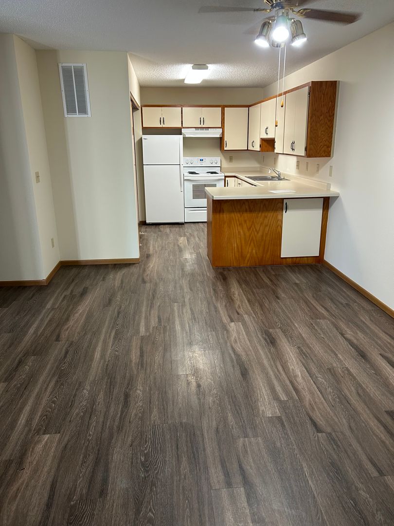 St. Michael Apartment: 301-431 Hillcrest Dr