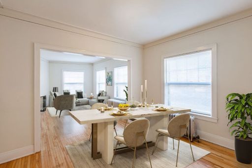 Charming brownstone with stained glass accents and bright, sunny windows! – photo 1
