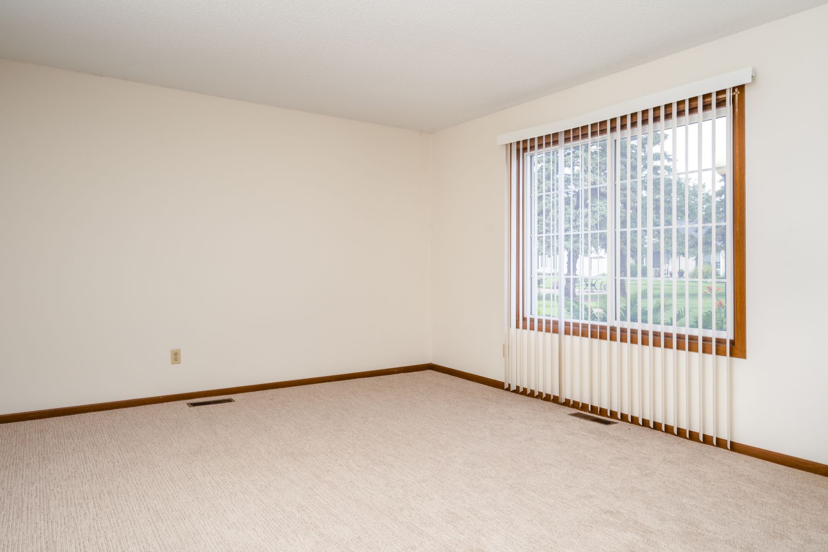 Spring Lake Park Apartment: 8263 Fillmore St NE