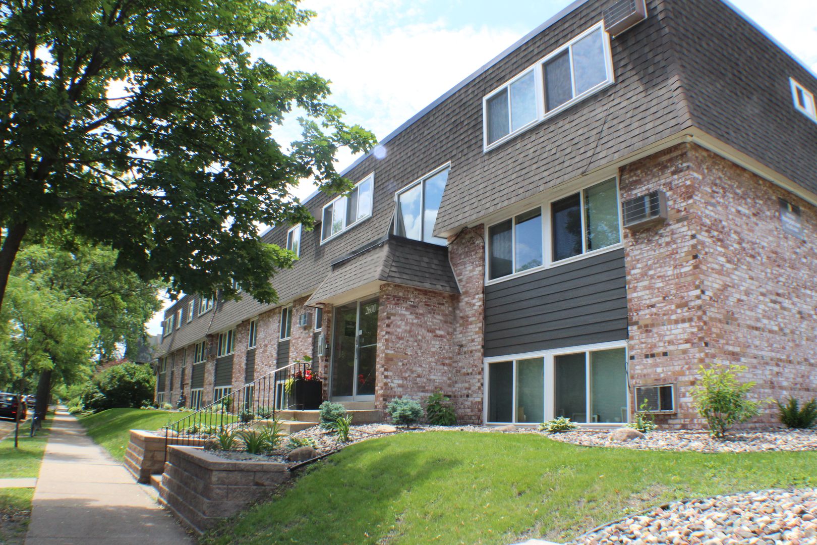 Minneapolis Apartment: 2600 Bryant Ave S