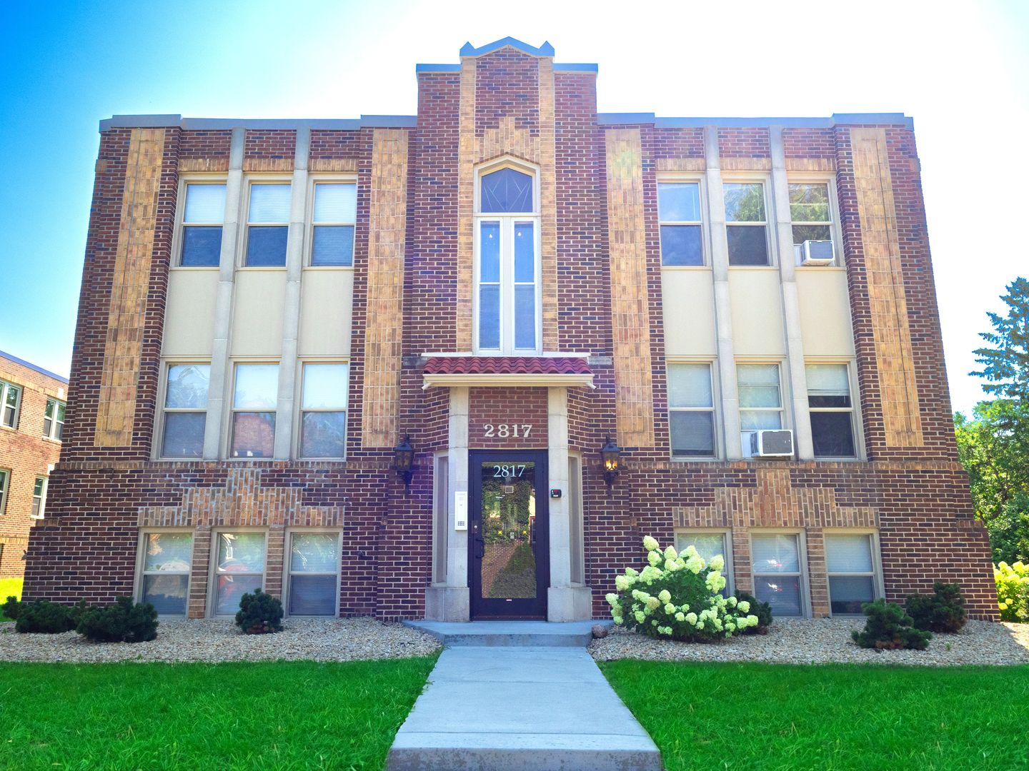 Minneapolis Apartment: 2817 Xerxes Ave S