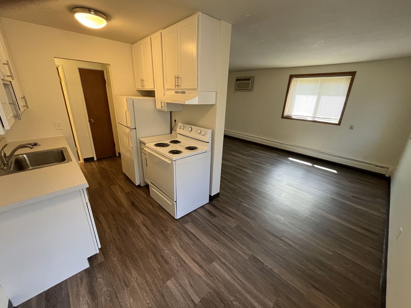 Minneapolis Apartment: 2440 Dupont Ave S