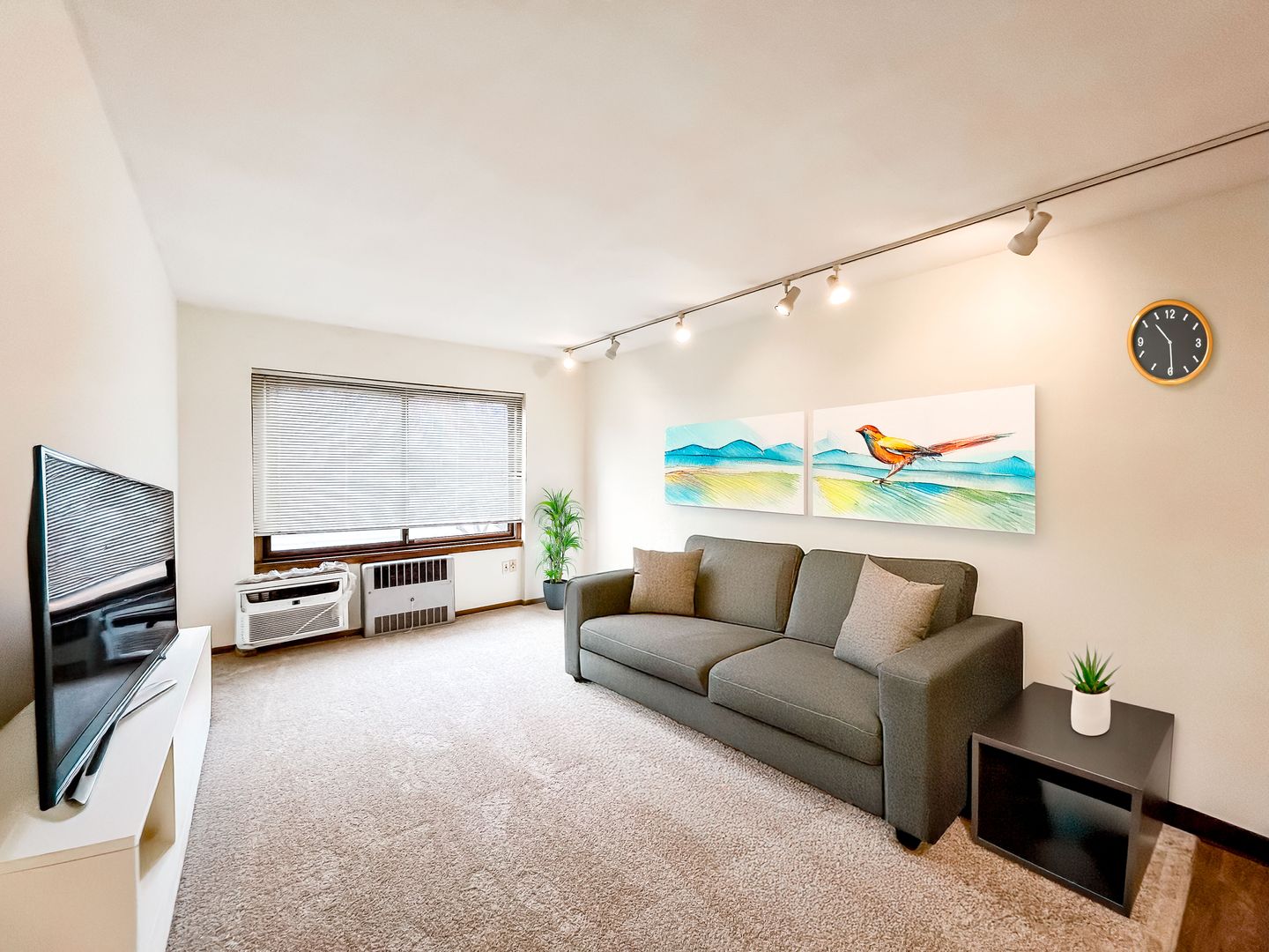 Minneapolis Apartment: 3305 Hennepin Ave S
