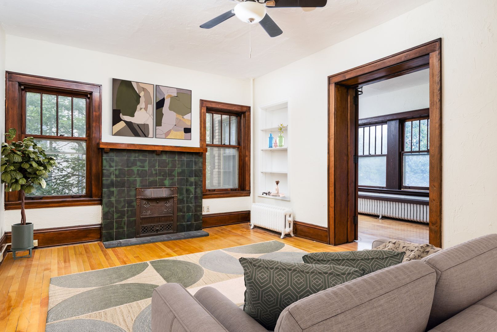 Minneapolis Apartment: 809 Douglas Ave