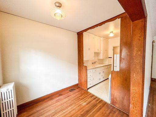 First Floor large 1 bedroom--Great Location! – photo 1