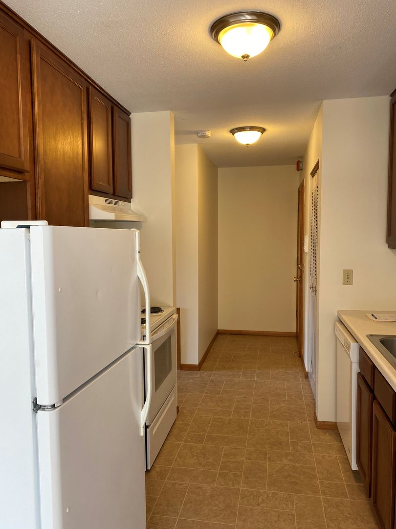 Minneapolis Apartment: 2730 Dupont Ave S