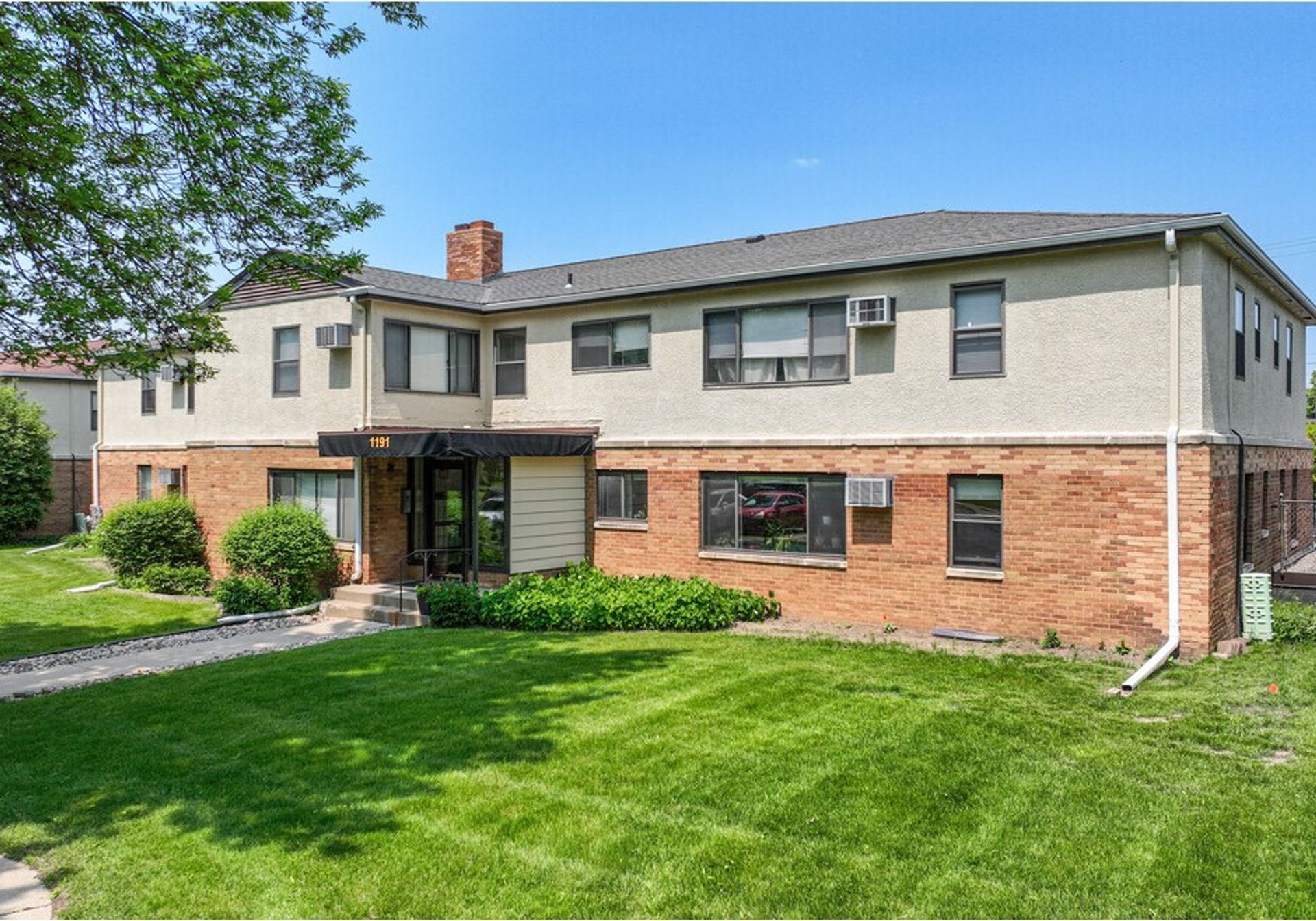 St Paul Apartment: 1203 California Drive