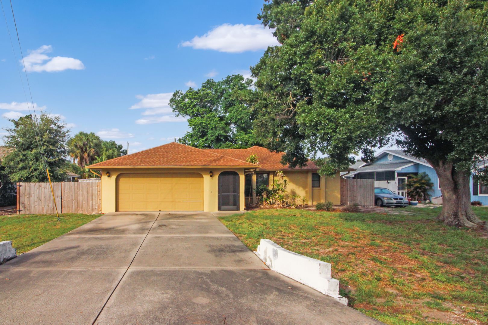 Venice House: 832 Golf Dr