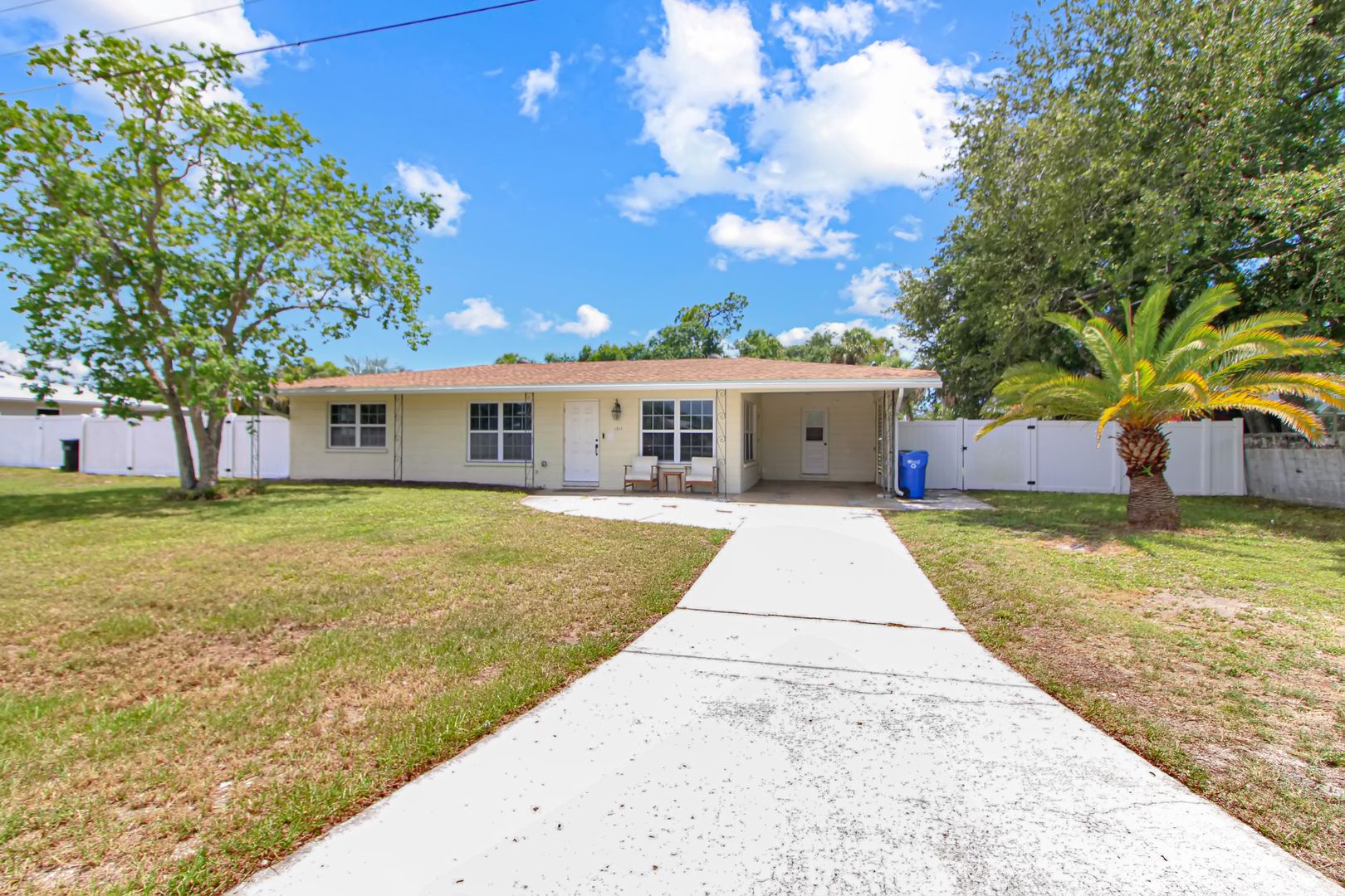 Venice House: 1311 East Gate Dr
