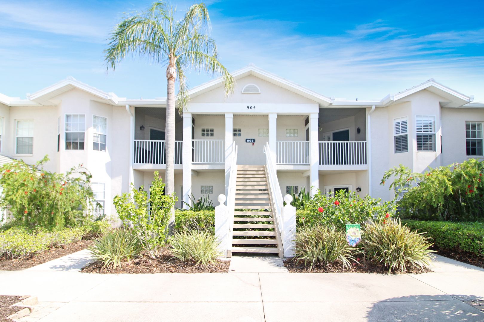 Venice Apartment: 905 Addington Ct. #202