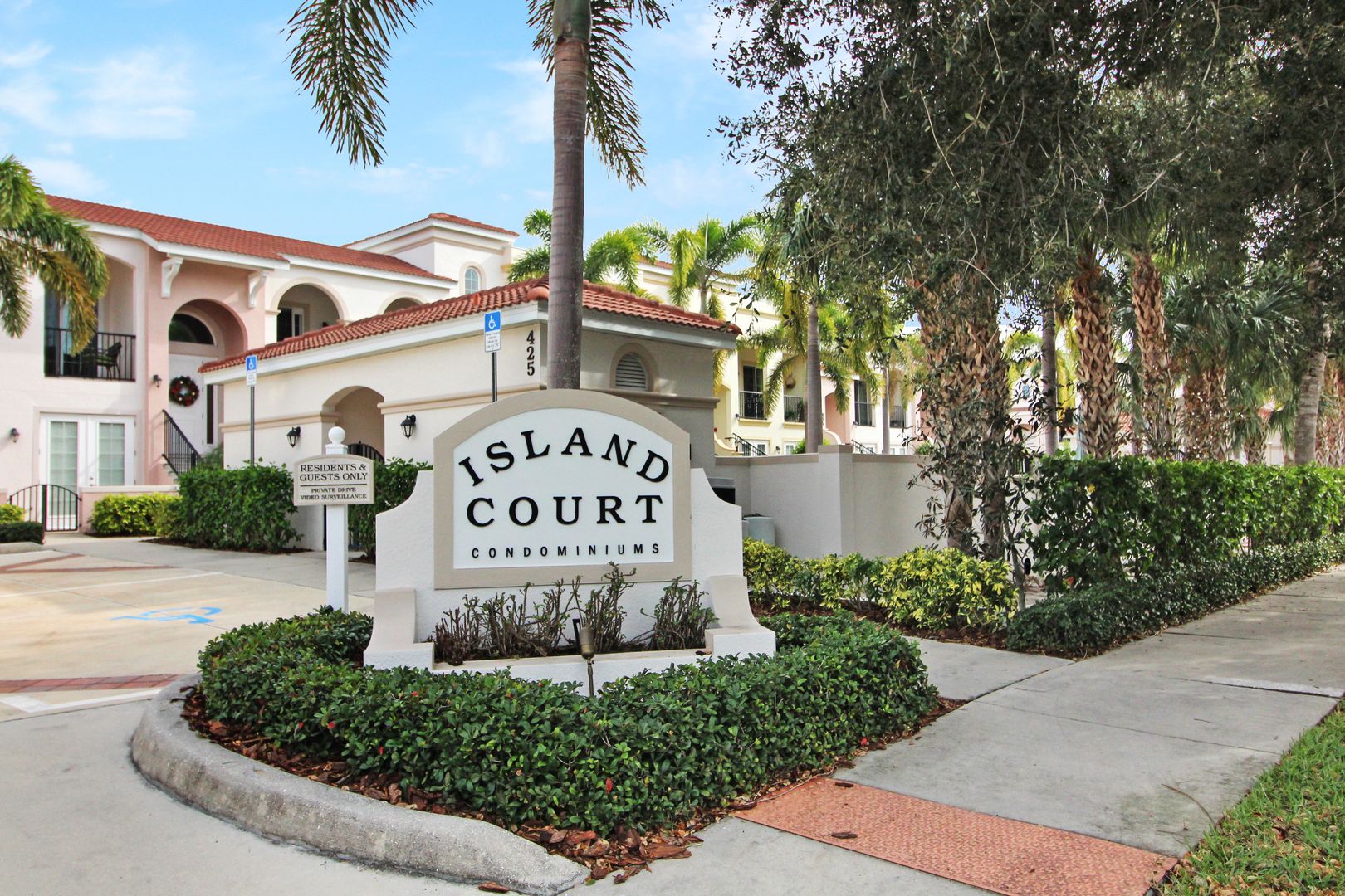 Venice Condo: 413 Nokomis Ave S