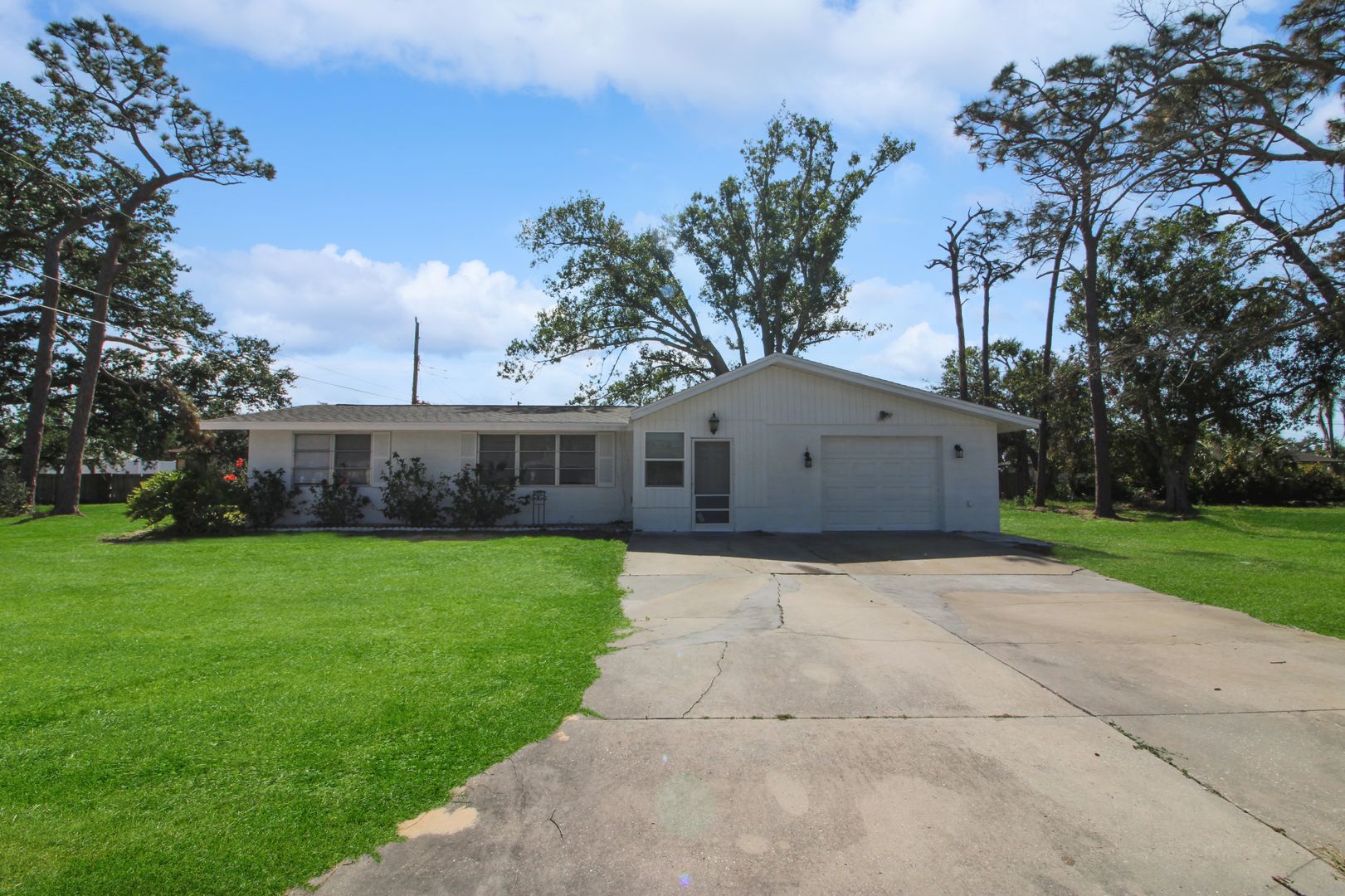 Venice House: 476 Tanager Rd