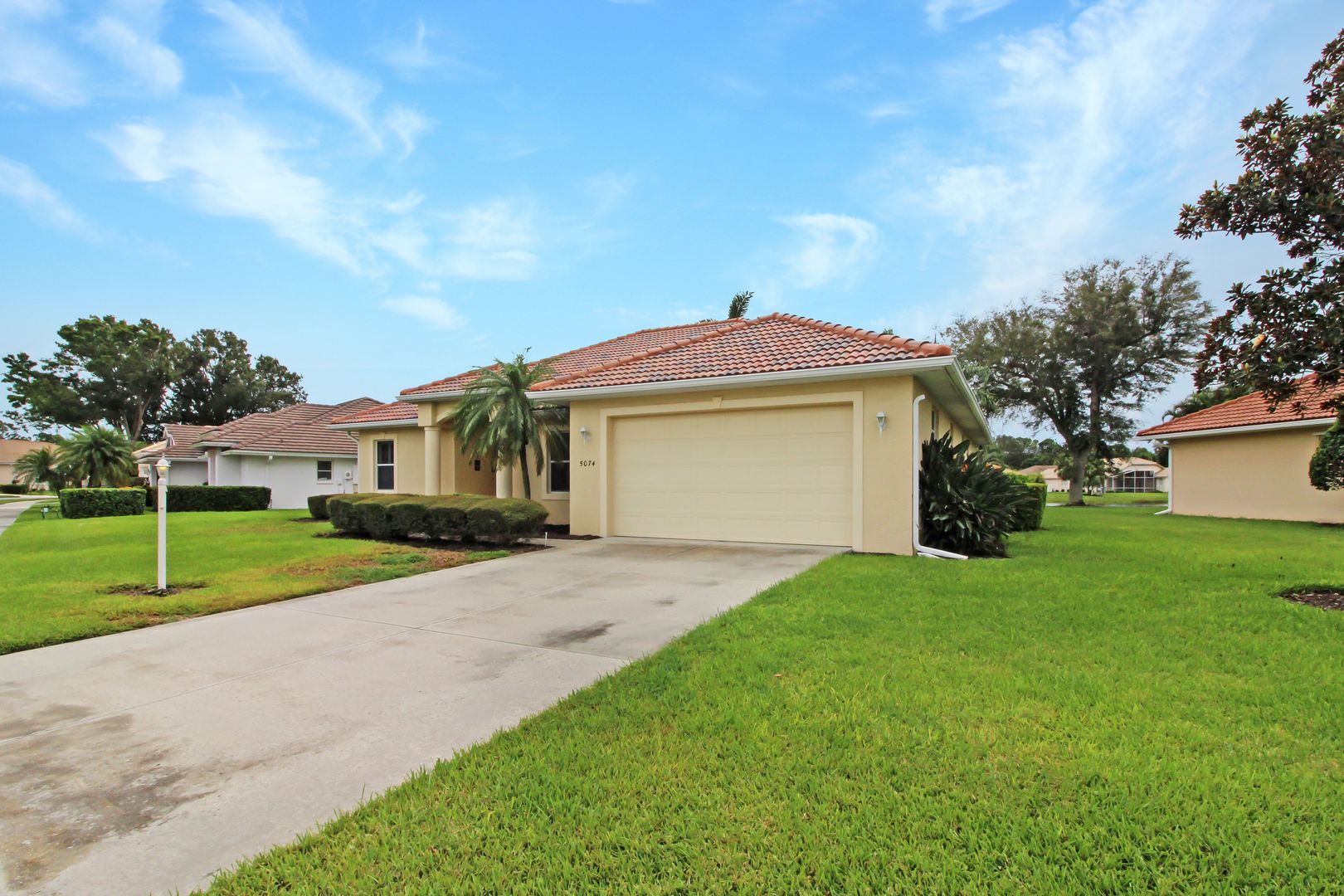 Venice Apartment: 5074 Winter Rose Way