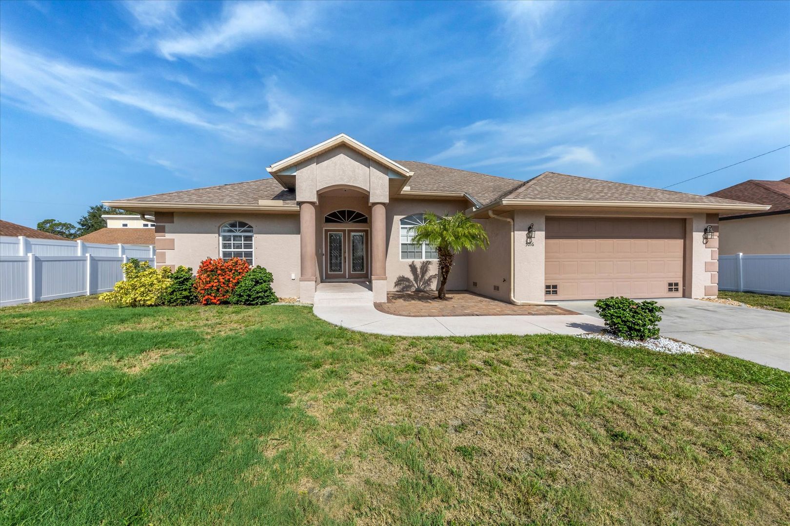 Venice House: 5016 Larry St