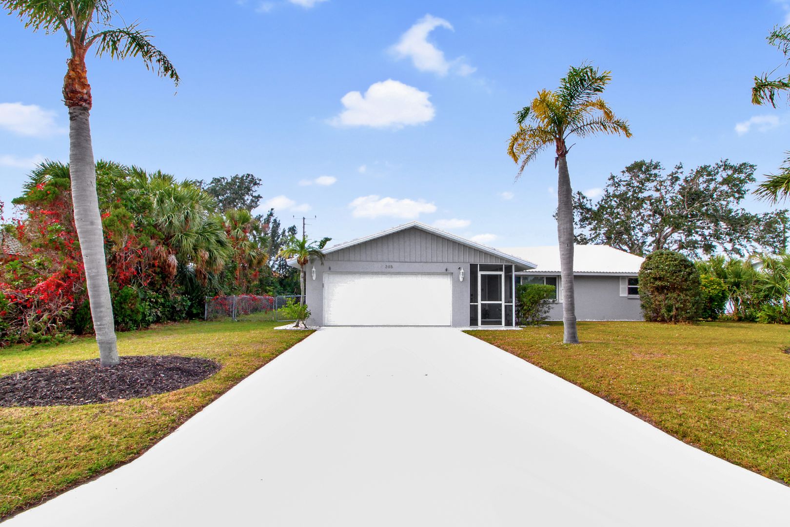 Nokomis House: 305 Degas Dr