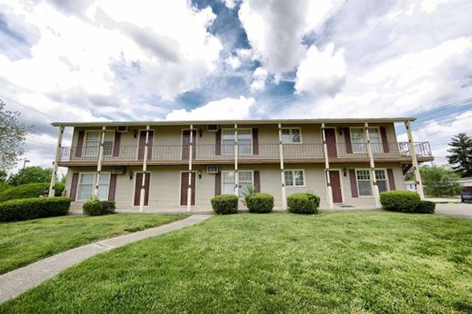 Charleston Apartment: 1911 10th Street