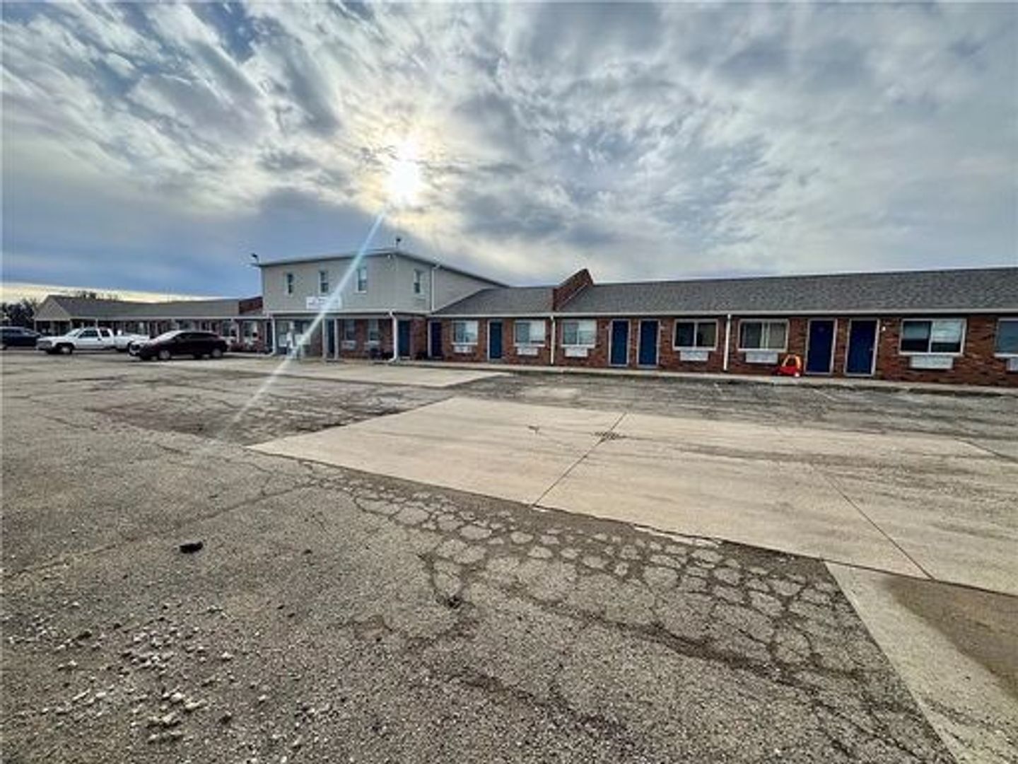 Mattoon Apartment: 4213 Lakeland Blvd
