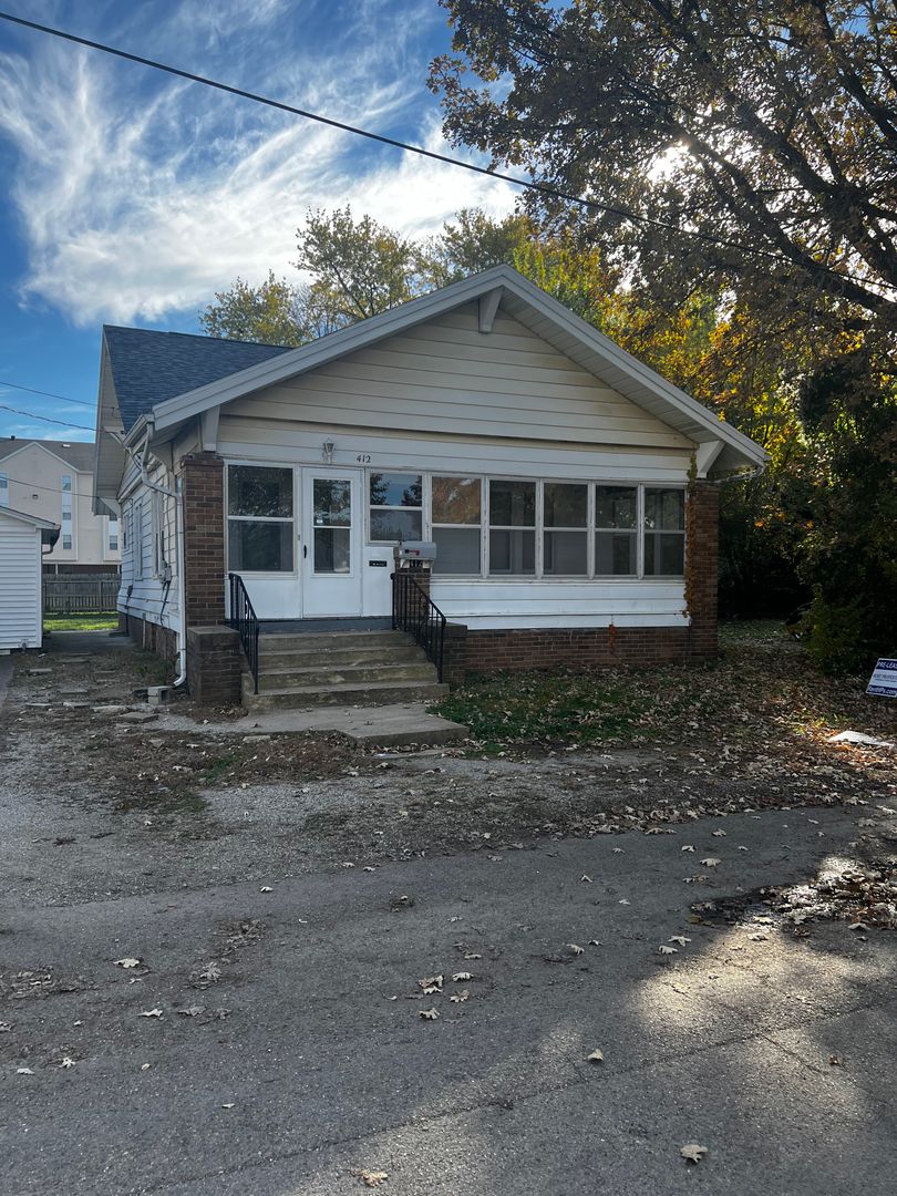 Charleston House: 412 Taylor Avenue