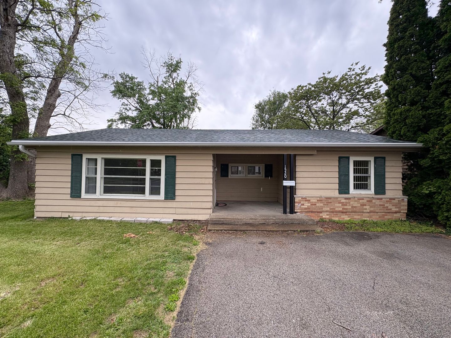 Charleston House: 1520 A Street