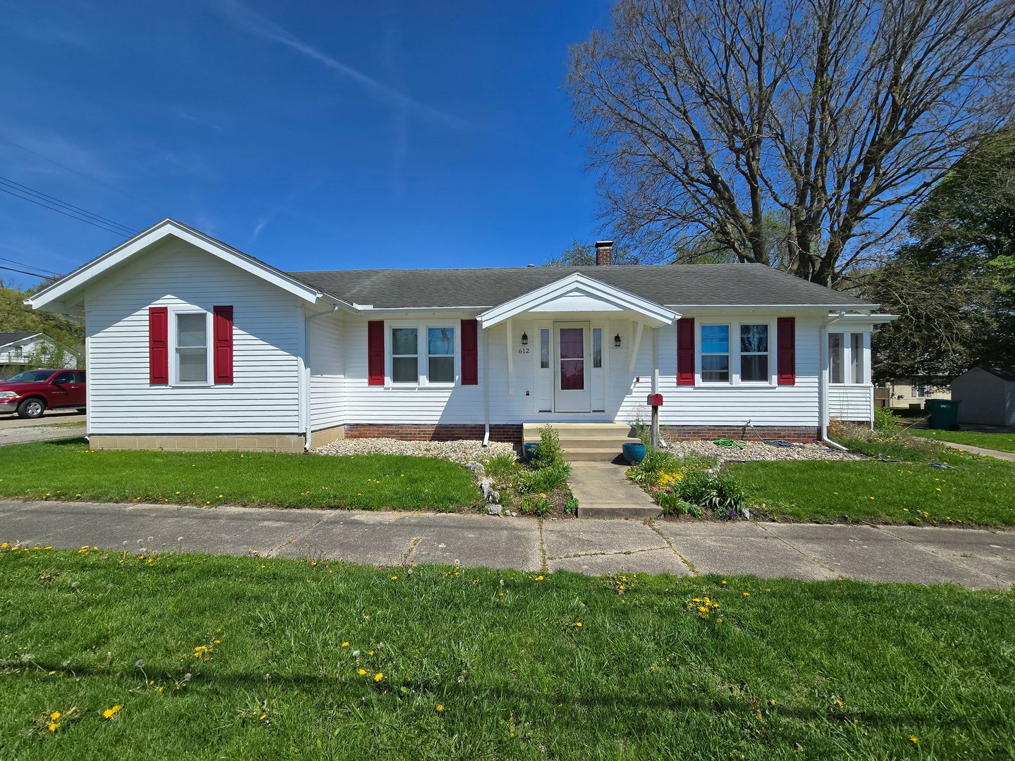 Mattoon House: 612 S 8th Street