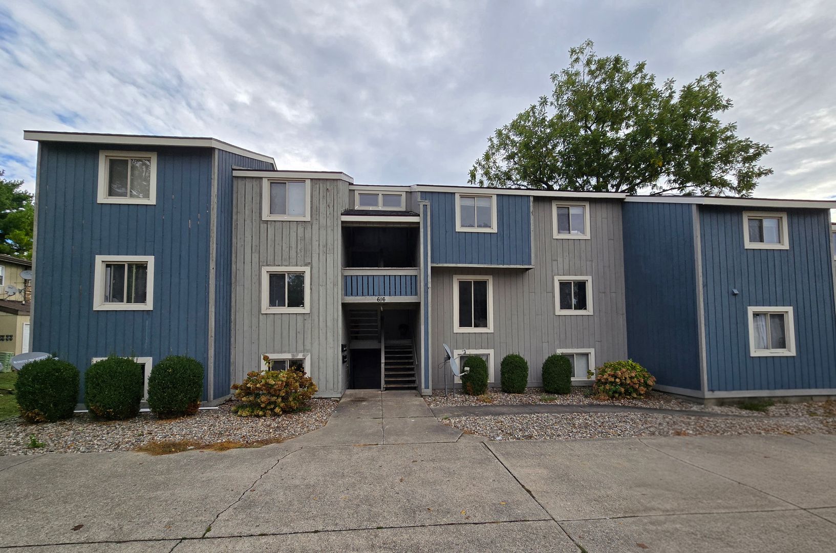 Mattoon Apartment: 616 S 6th Street