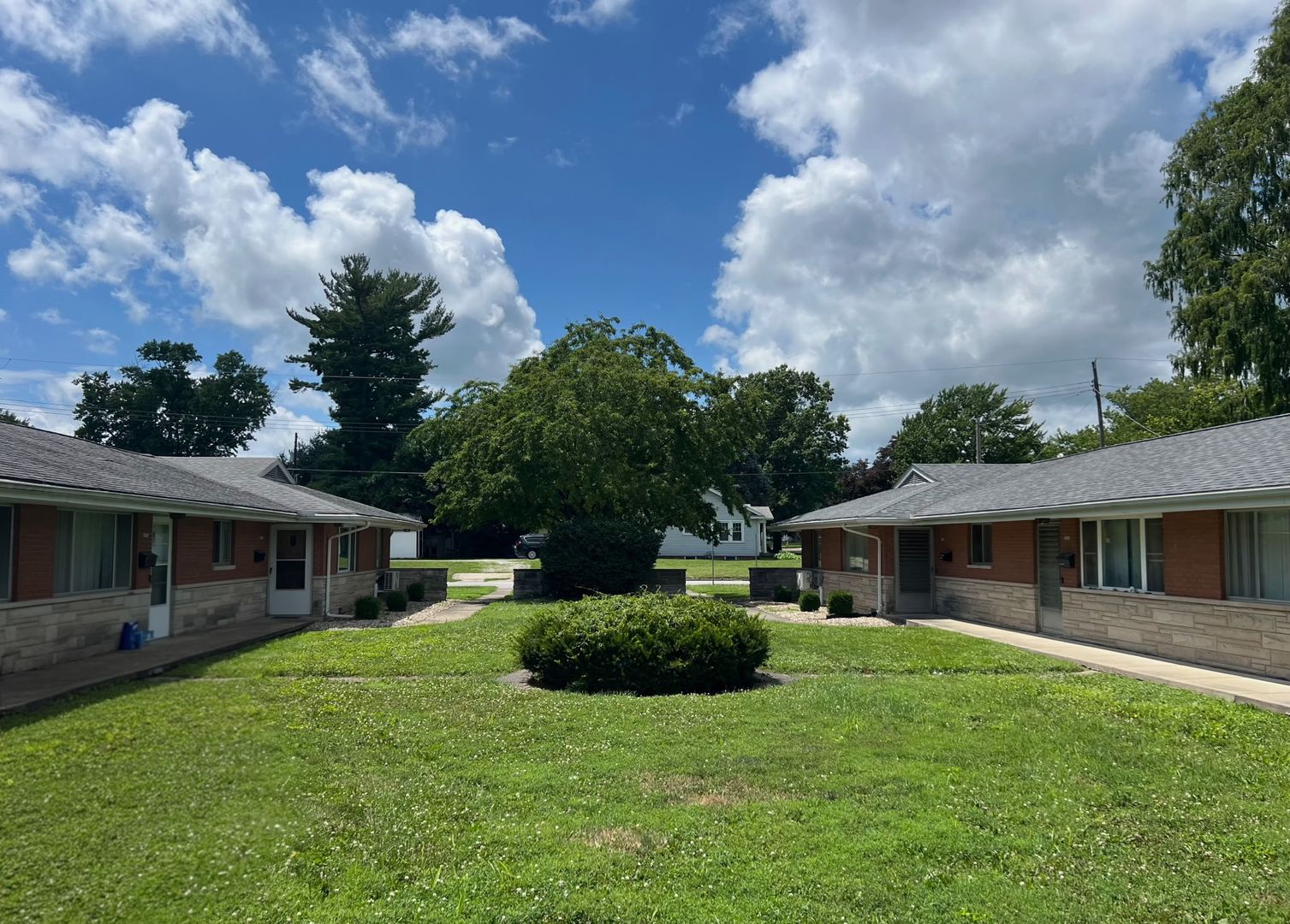 Mattoon Apartment: 404 / 408 S 6th Street