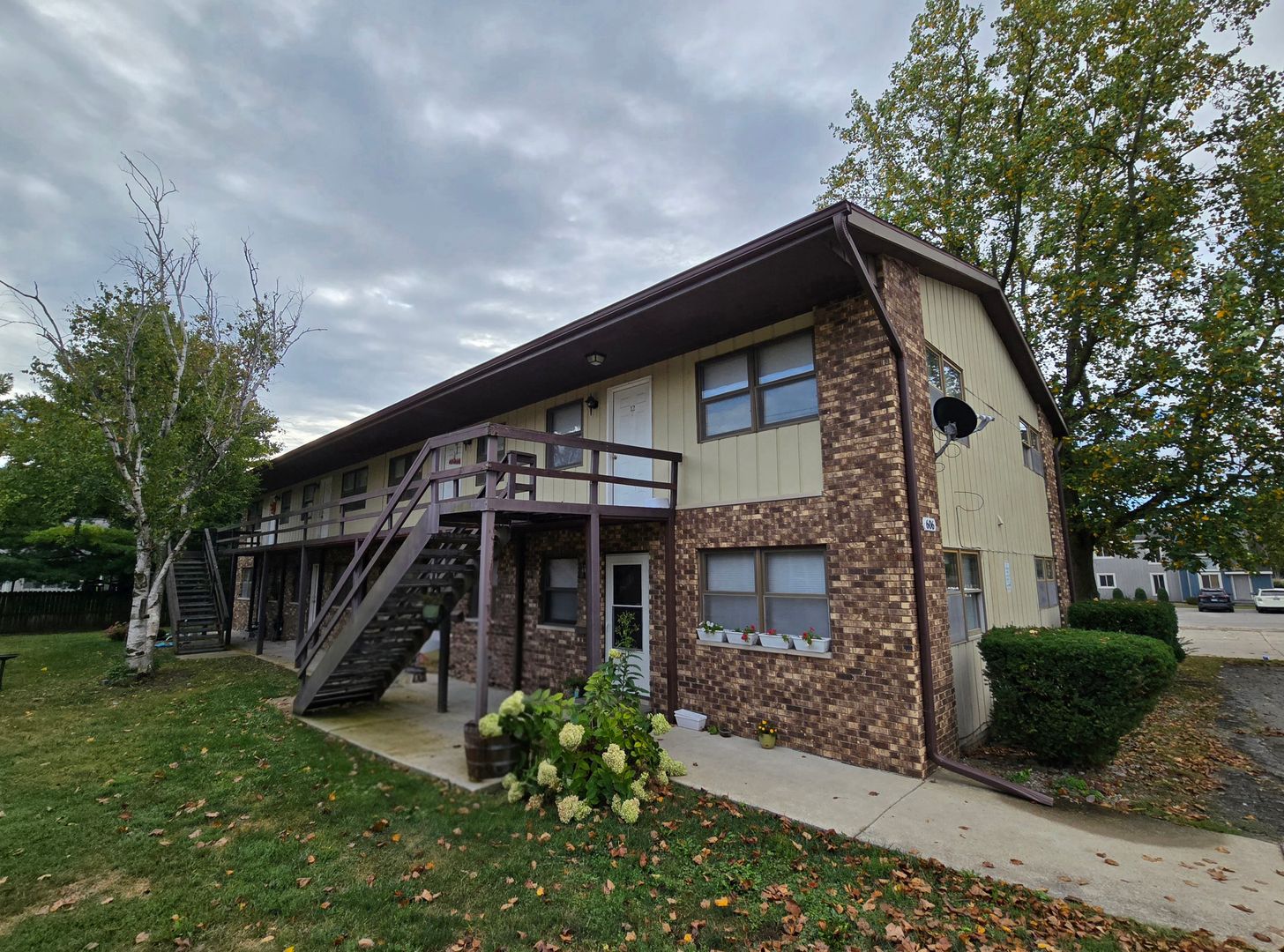 Mattoon Apartment: 602 / 606 S 6th Street
