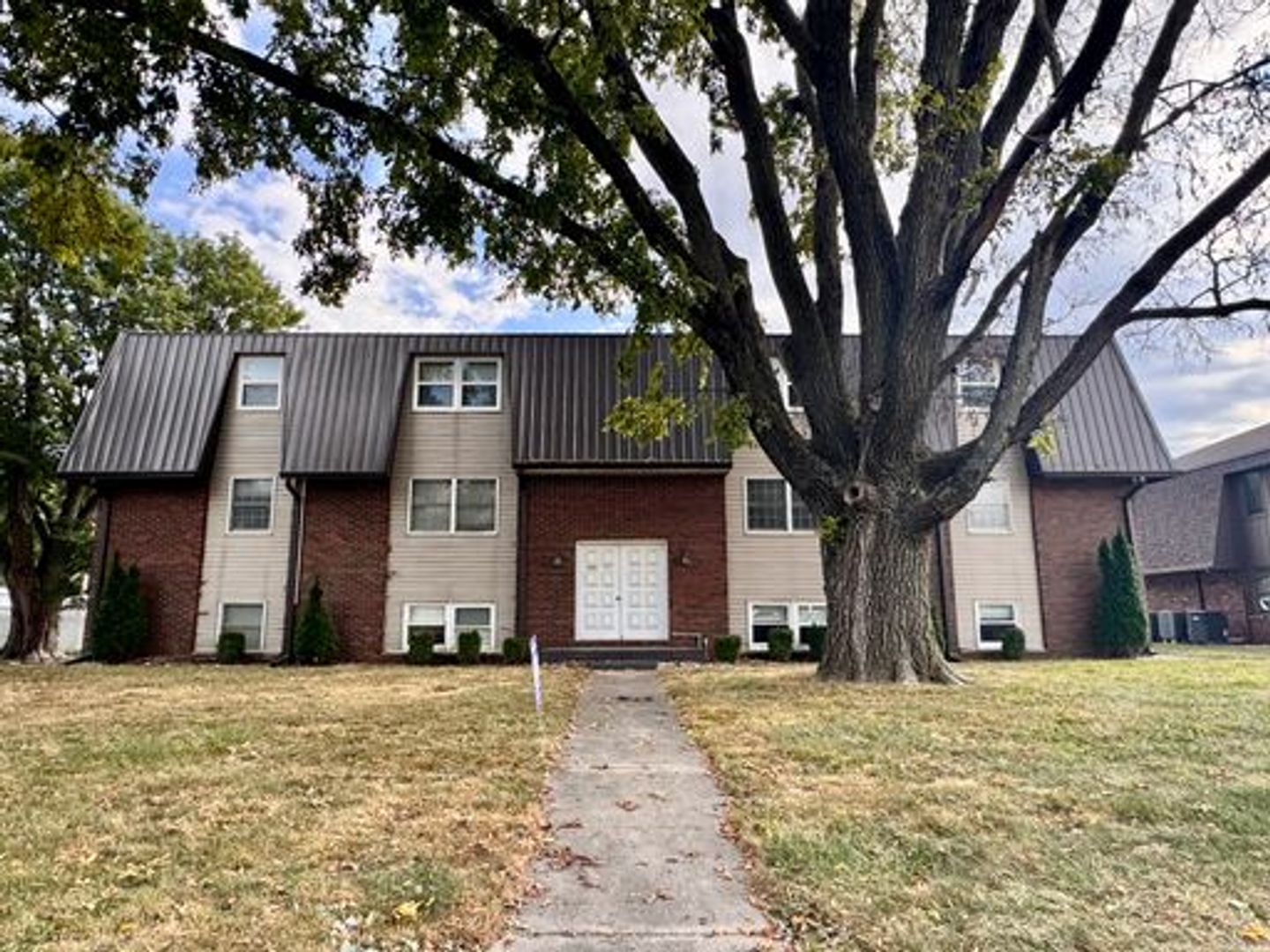 Mattoon Apartment: 509 / 513 Charleston Avenue