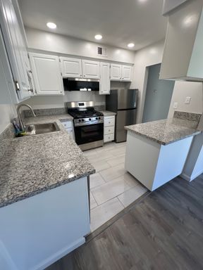 Spacious Living in the Beautiful Pocket Area – photo 1