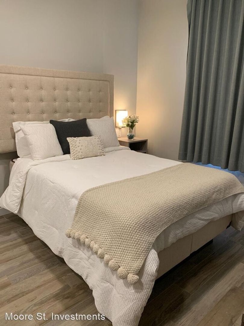 San Diego Apartment: 2254 Moore Street