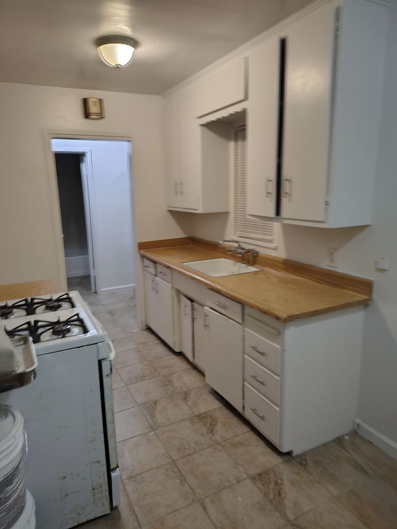 Oxnard Apartment: 525 N. A Street