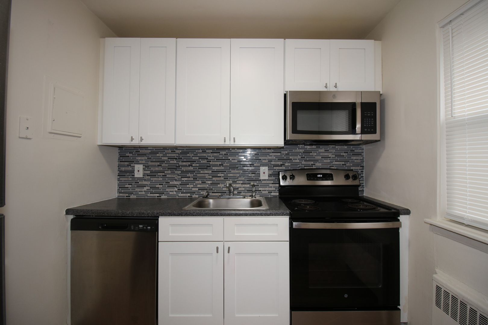 Middletown Apartment: 100-700 Stratford Lane