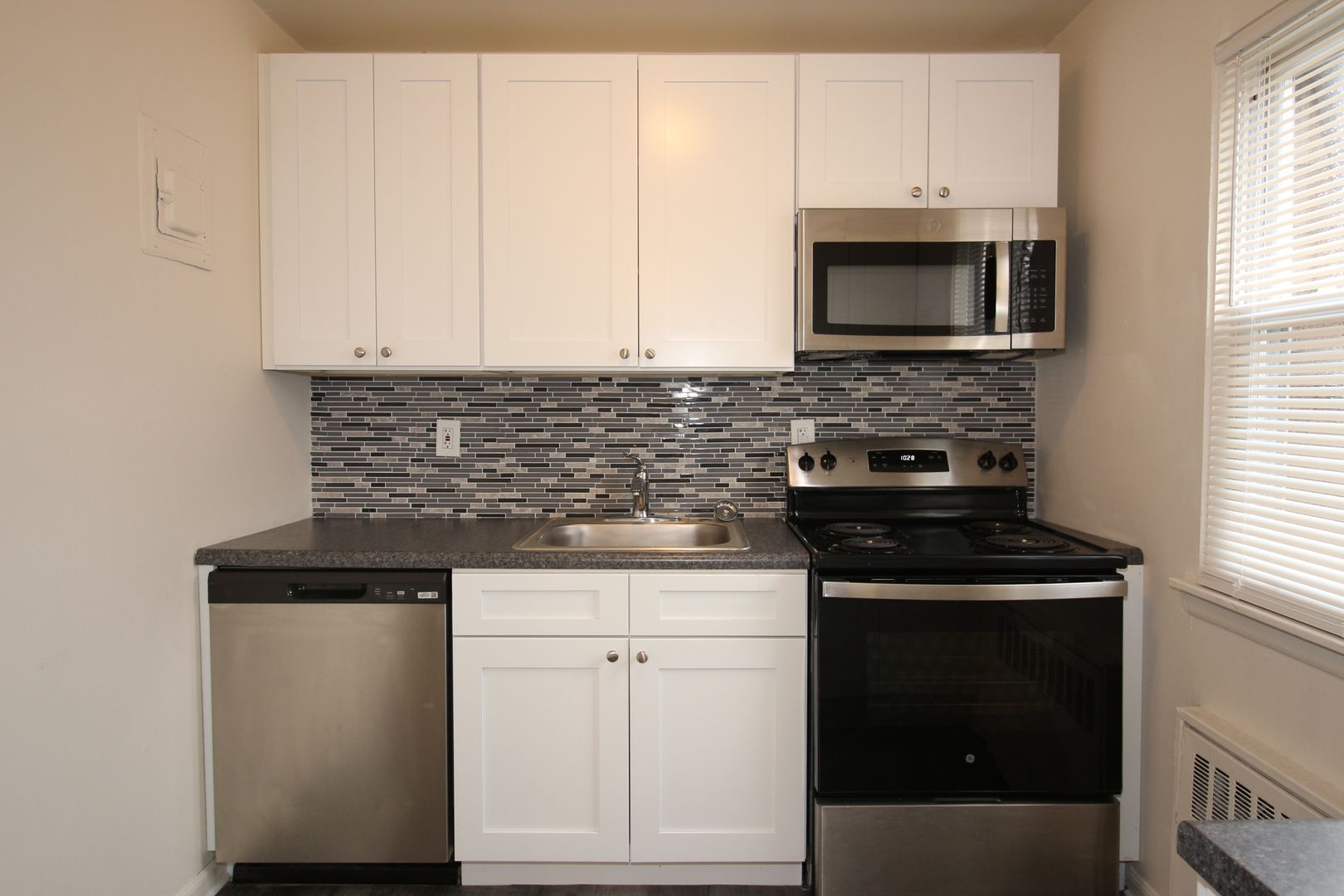 Middletown Apartment: 100-700 Stratford Lane