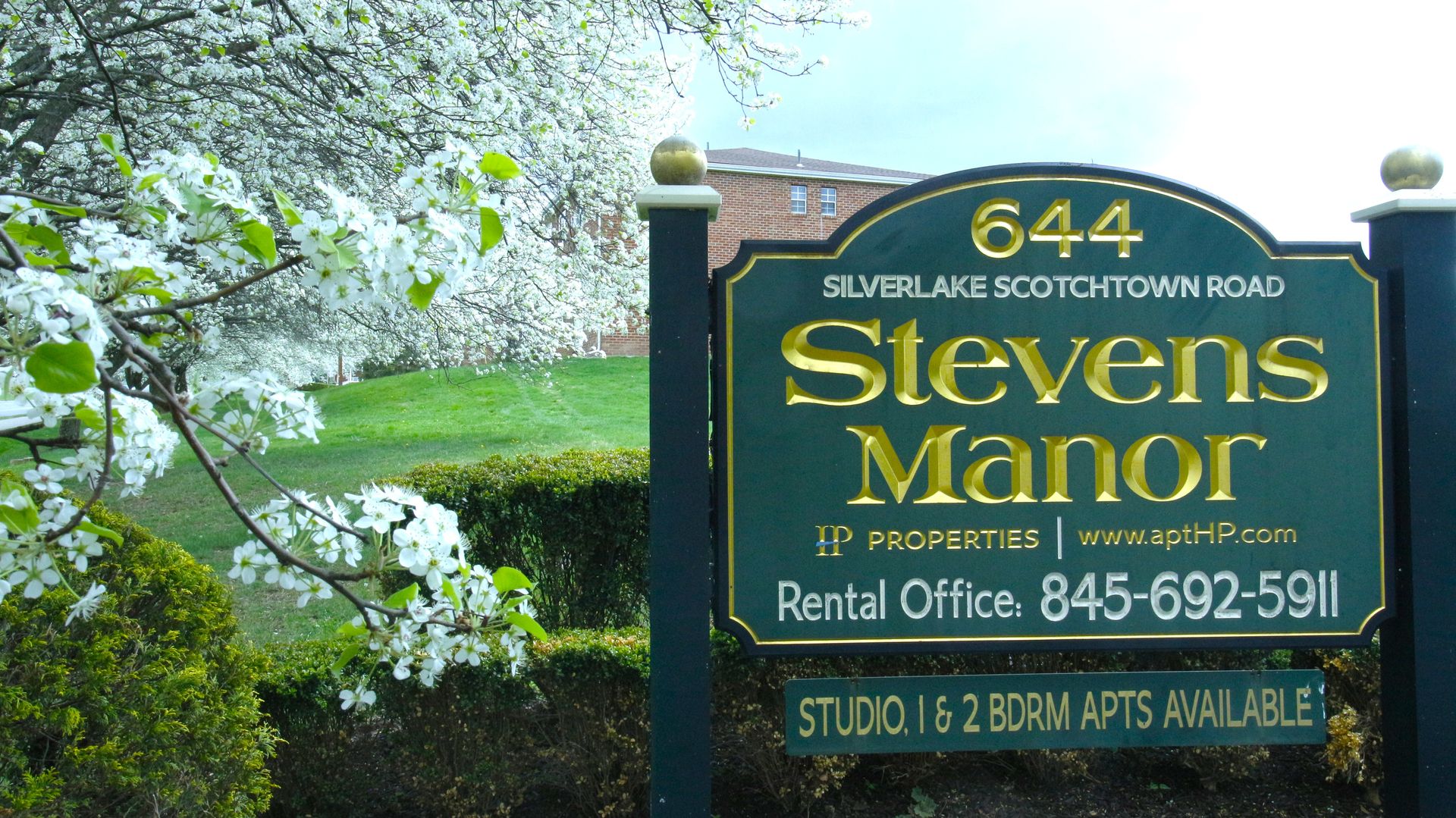 Middletown Apartment: 644 Silverlake Scotchtown Road