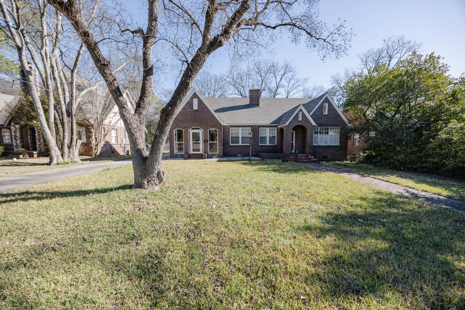 Montgomery House: 3355 Lexington Rd