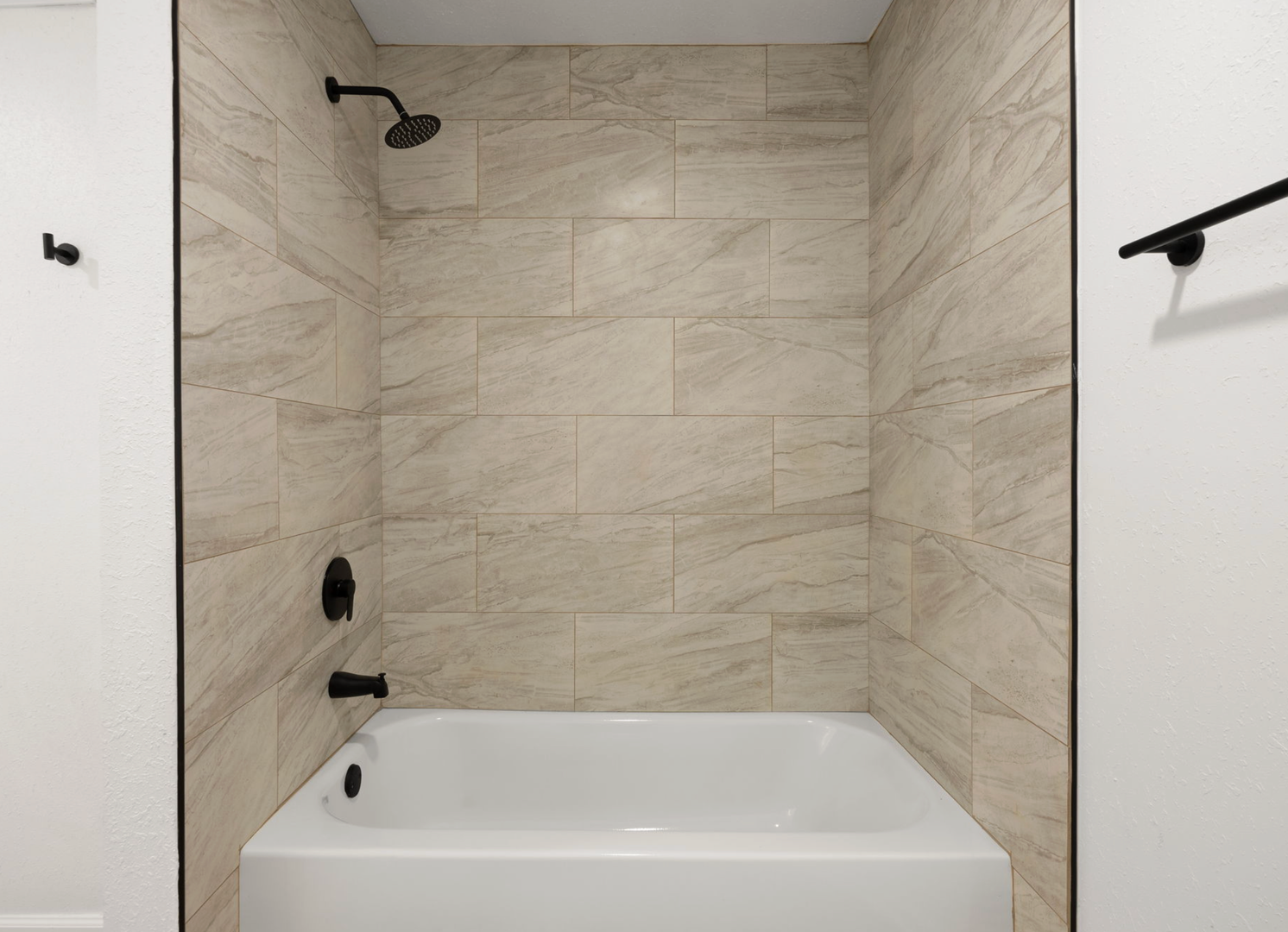 Independence Apartment: 9715 E 35th Terrace S