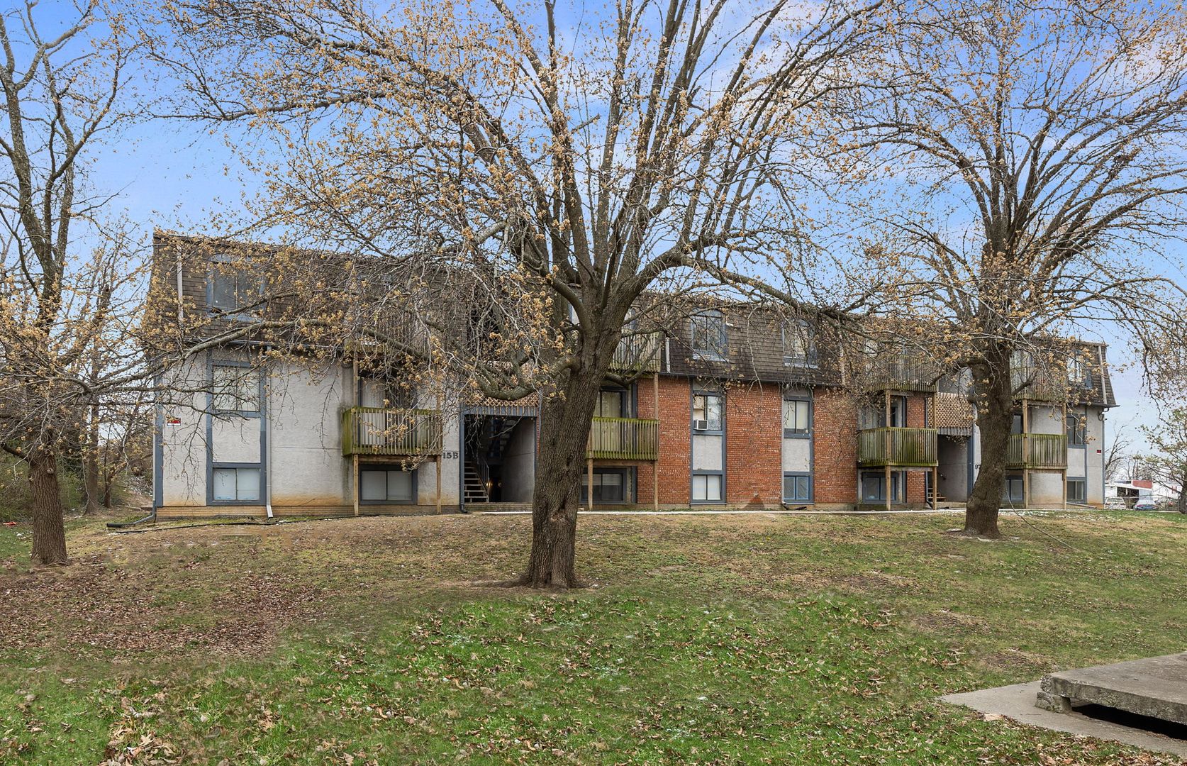 Independence Apartment: 9715 E 35th Terrace S & 9900 E 36th Street S