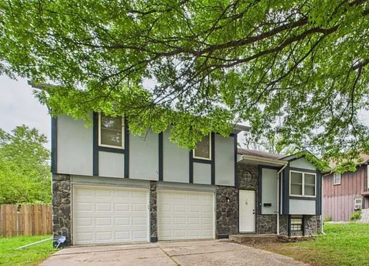 Grandview House: 12006 Smalley Ave