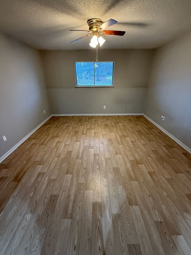 Independence Apartment: 9715 E 35th Terrace S