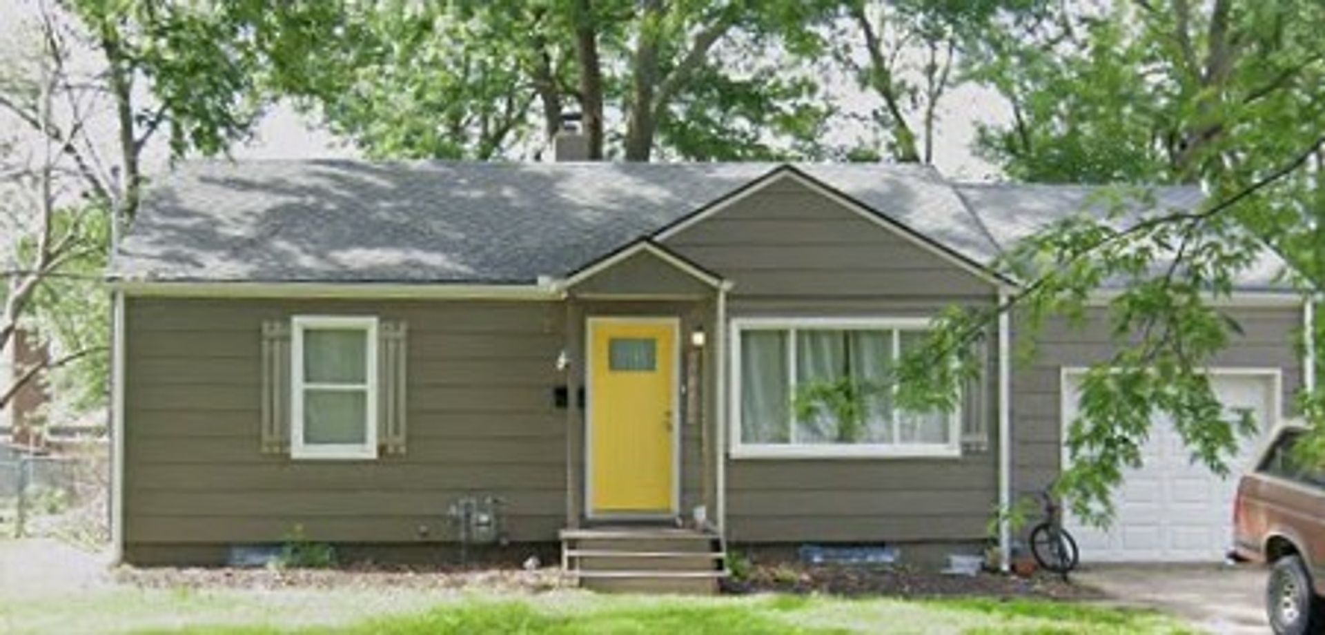 Raytown House: 10621 E 56th St