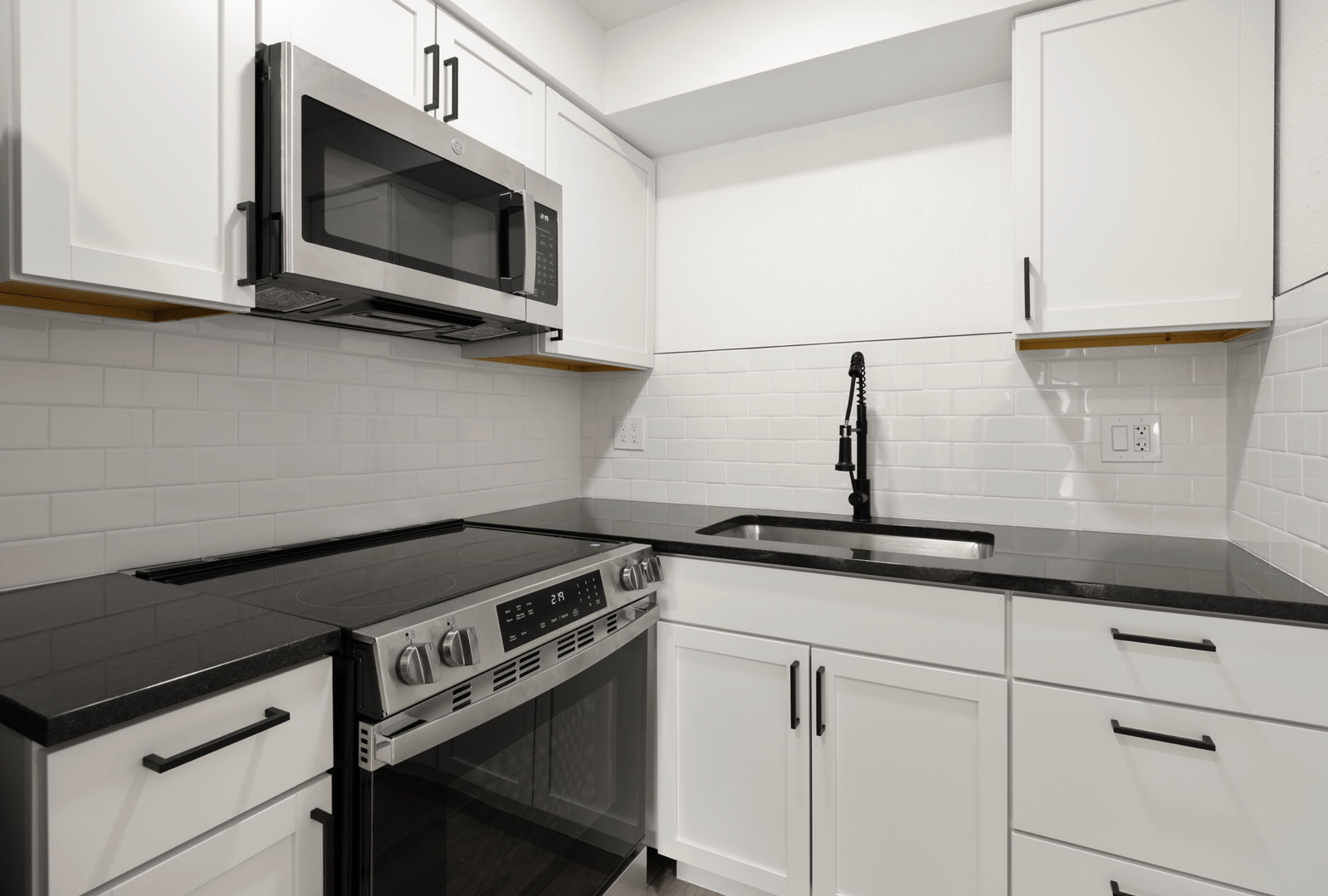 Independence Apartment: 9715 E 35th Terrace S